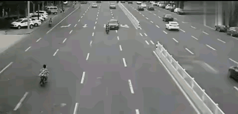 马路虽宽，但那是你该去的地儿吗？电动车属于非机动车，非机动车在机动车道上晃悠个啥