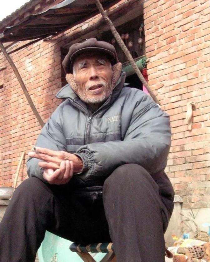 1949年，敌人让杨钦典把白公馆剩下的19名地下党员全部杀了，这时，一个地下党员