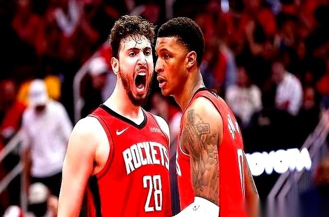 杜兰特看阿门，就像我们普通人看马戏团表演走钢丝。会惊叹，会鼓掌，会由衷地喊一句