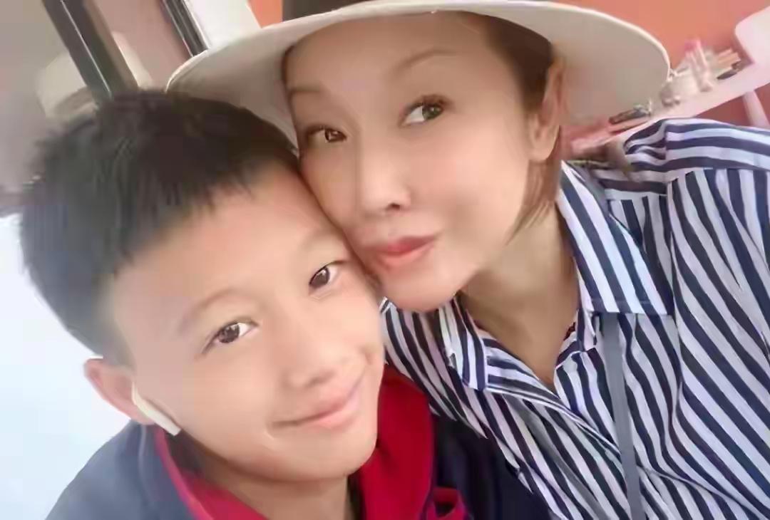 孙悦含泪取消演出，背后原因让人心疼！就在昨晚，歌手孙悦突然发文宣布取消演出，