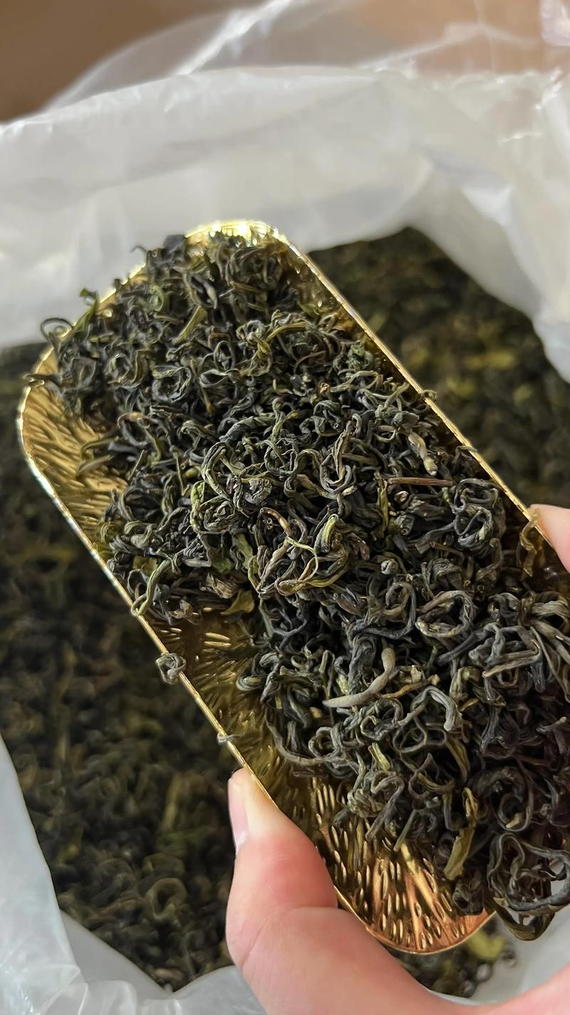 “玩不起开始耍赖了！”广东深圳，一男子应聘某公司总经理，签了3年的合同，月薪10