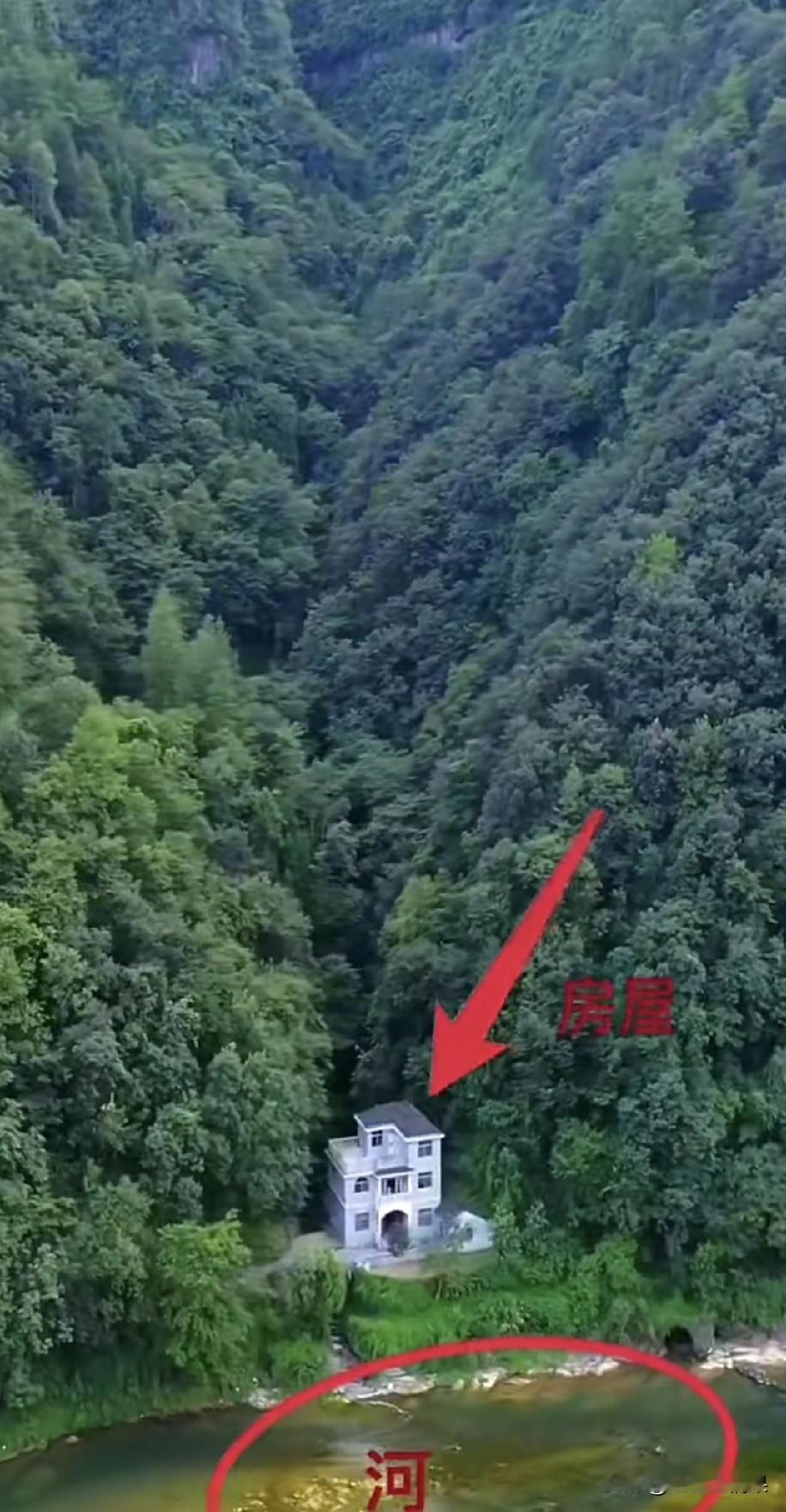 真正的世外桃源，居住的地方山清水秀，房主应该是一位喜欢清静之人。这个地方，空气