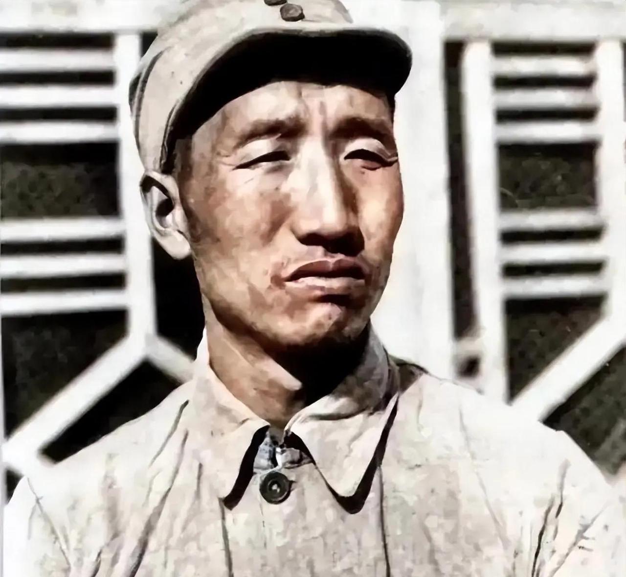 长征时，徐向前养了一只猴子，每当徐向前骑马跨枪，跃马狂奔时，那只猴子也蹲在马背上