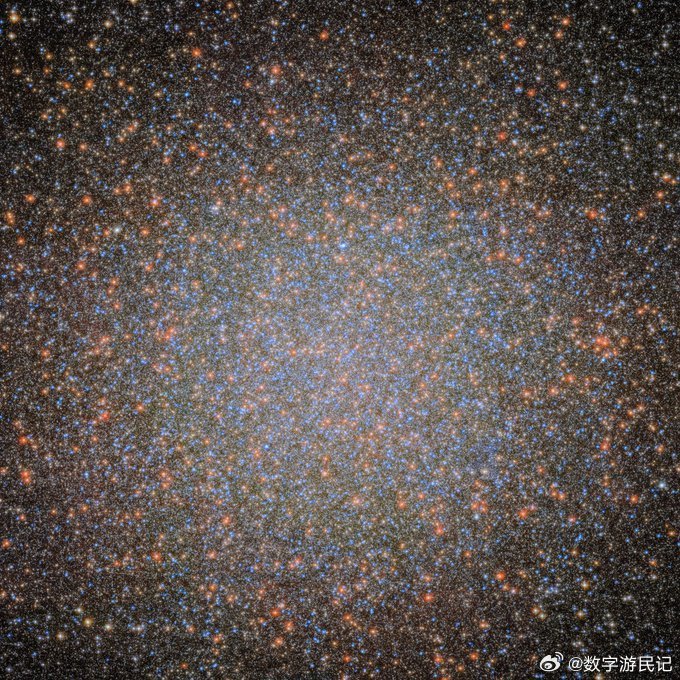 欧米伽半人马座，这个巨大的恒星集合是球状星团欧米伽半人马座。它是我们银河系中最大