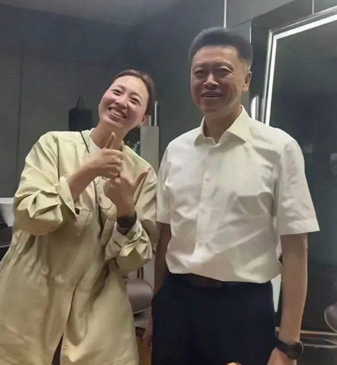 一觉睡醒，高书记又出招。长假刚结束，高书记马上就计划在9号晚，邀请所有的志愿