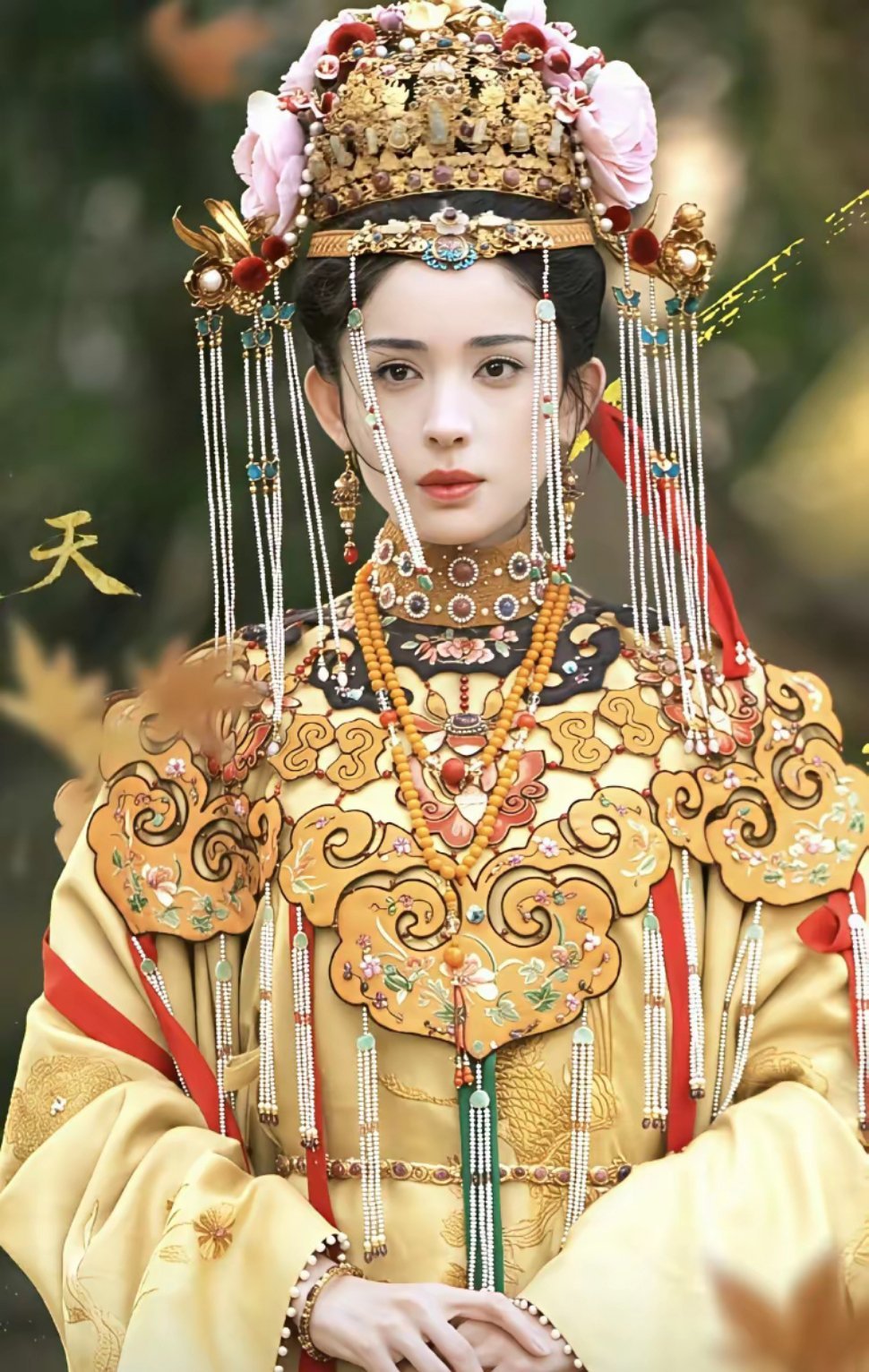 于正的审美，云肩。他说古力娜扎演的他的剧一定会爆，想方设法做出来的一套衣服，观众