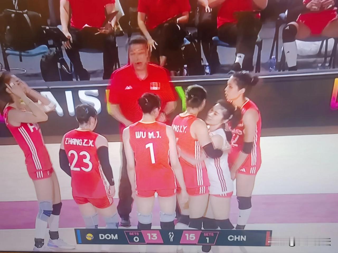 王梦洁，世界女排第一自由人，当之无愧！面对世界劲旅多米尼加女排，