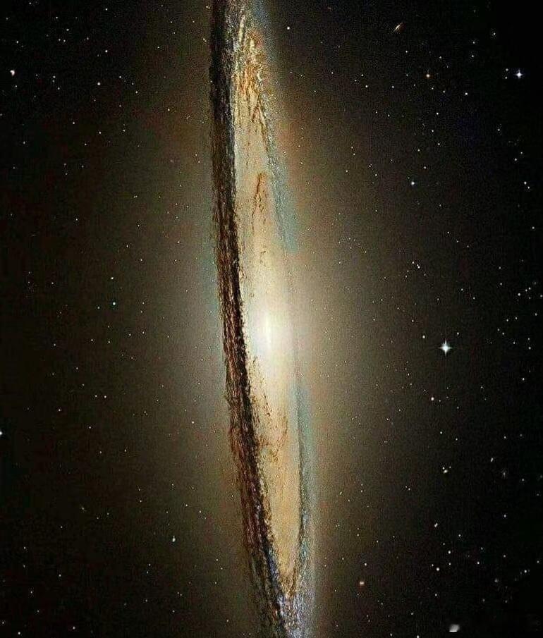 M104草帽星系（云天明专属（bushi）△草帽”星系距离我们2930万光年