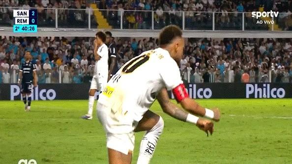 内马尔这球，真是把人看笑了！假装开球，然后故意踩球挑衅，南美赛场上这么玩，人家不