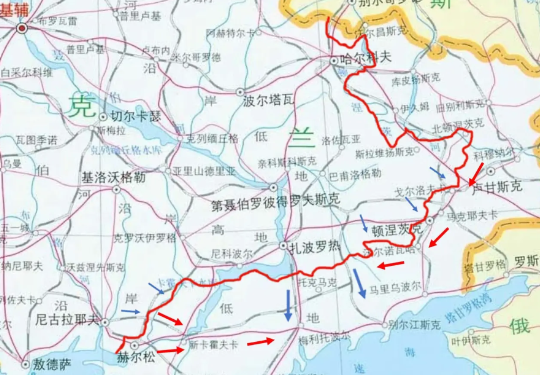 从目前的情况看，俄军对谢维尔斯克，库皮扬斯克，顿河君士坦丁都是不断收紧外围，连带