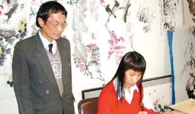 1995年，东莞市殡仪馆内送来了一具已经开始发臭的女尸，火化工人何亚胜正准备把她