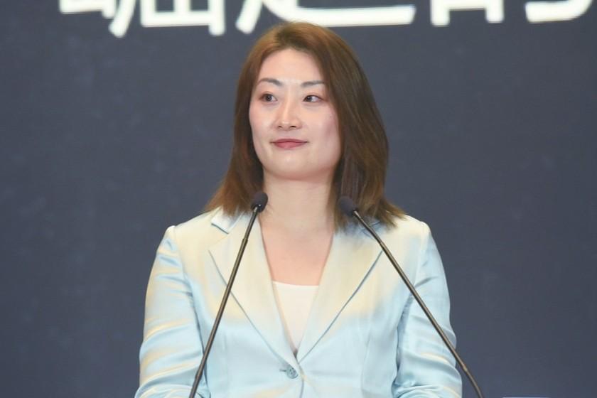 宗庆后这辈子最失败的一笔投资，不是哪个项目亏了，而是他的人设太"完美"了。你