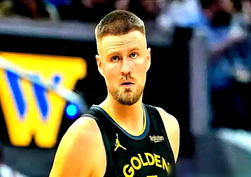 别再说勇士这笔交易亏了！看看铂金复出这场，护筐、三分、策应，全给你整明白了。