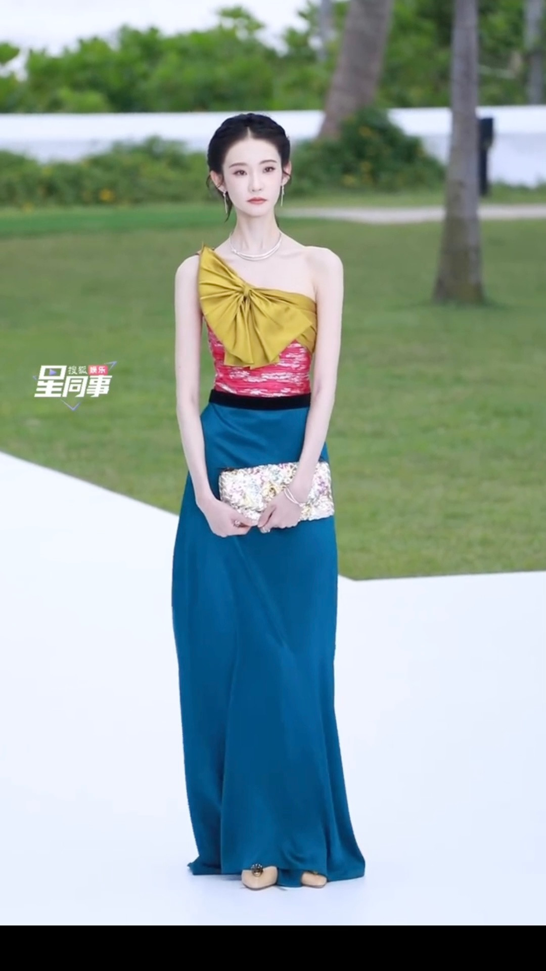 今天的张艺凡好有气质啊​​​