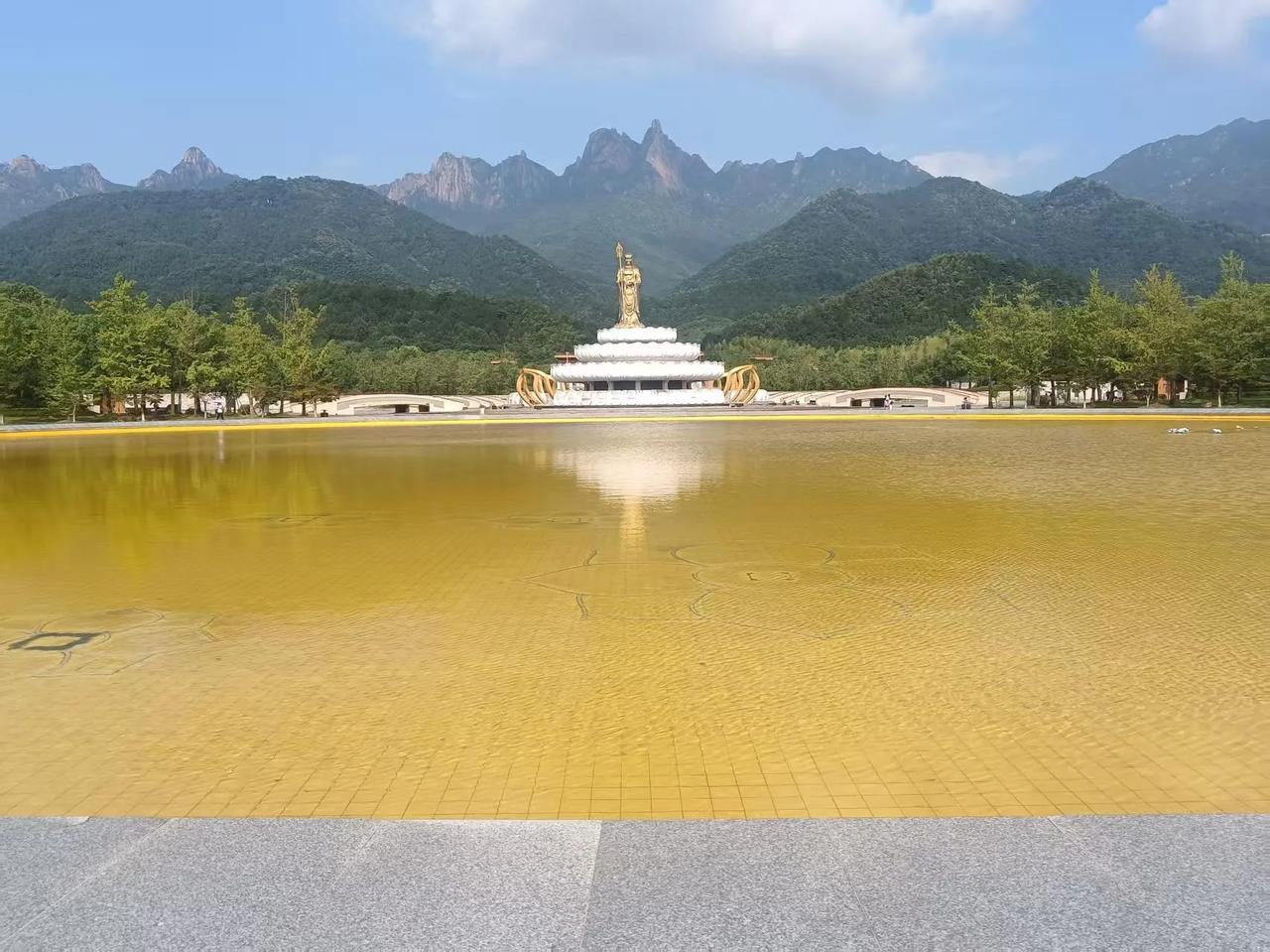 今日运势：乙巳年癸未月乙酉日2025.7.15日鼠：工作效率高牛：注意
