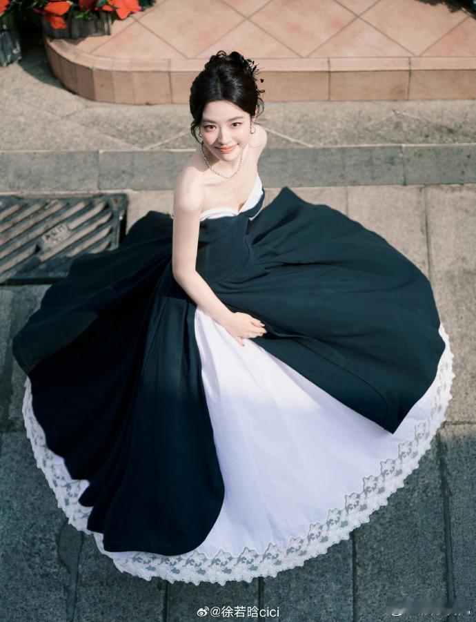 徐若晗生图vs精修图生图状态超能打！和精修图放在一起毫无差距，皮肤状态在线，五