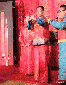 搞笑gif: 晒车你见过最牛的吗? 看这大哥