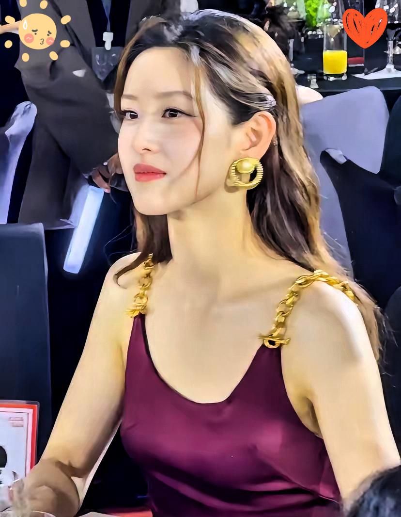 章泽天这步棋，哪是“混圈层”，分明是给自己攒底气！明明是身家不菲的富豪太太，