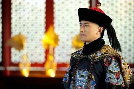 嘉庆二十五年七月二十五日，嘉庆皇帝突然驾崩于热河避暑山庄。一个月零两天后，皇次子