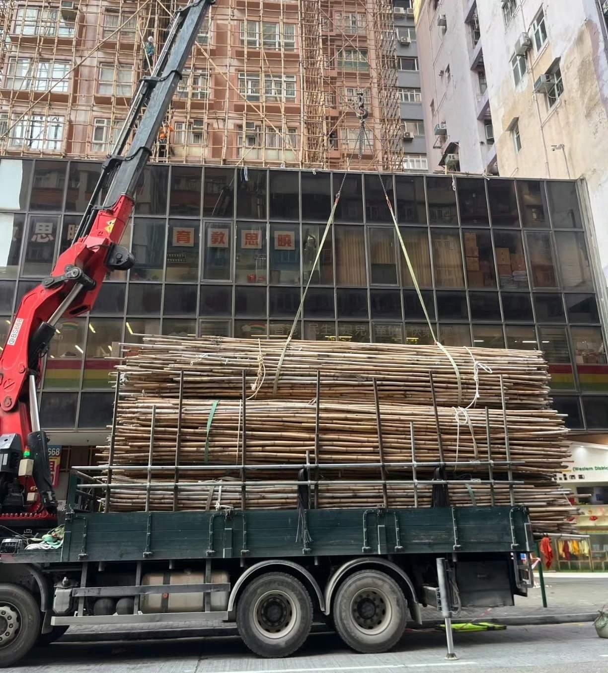 真的没有想到香港这么发达的城市竟然用的竹制脚手架。一旦有了火情，这不都是柴火吗？