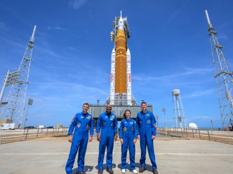 美国时隔54年，终于再送宇航员飞向月球🤬锣鼓喧天，高调官宣。吹得天花乱坠，