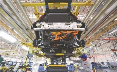 7月新能源销量占比首破60%，这个数字值得停下来看。  中汽协数据，7...