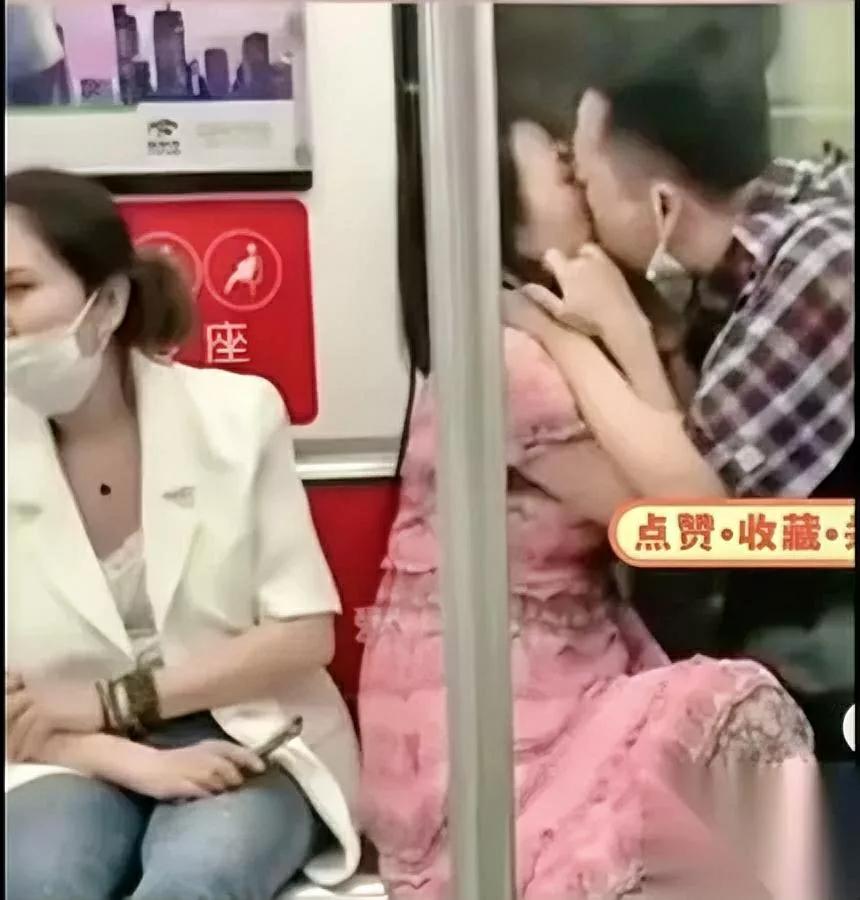 地铁中年男女热吻！旁边大姐眼神都凝固了…本以为只有年轻人会在公共场合秀恩