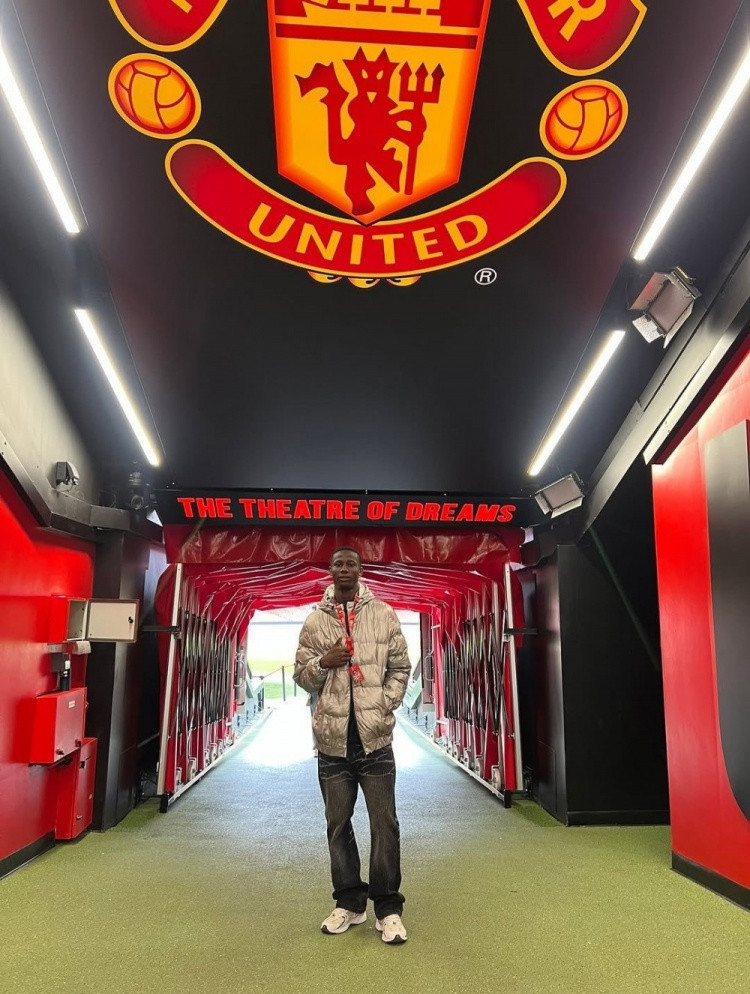 记者: 曼联决定不与17岁塞内加尔中场穆罕默德·达博签约