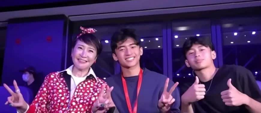 帅气的爸，漂亮的妈生了两个素人娃！谢霆锋张柏芝的宝贝儿子长大了。