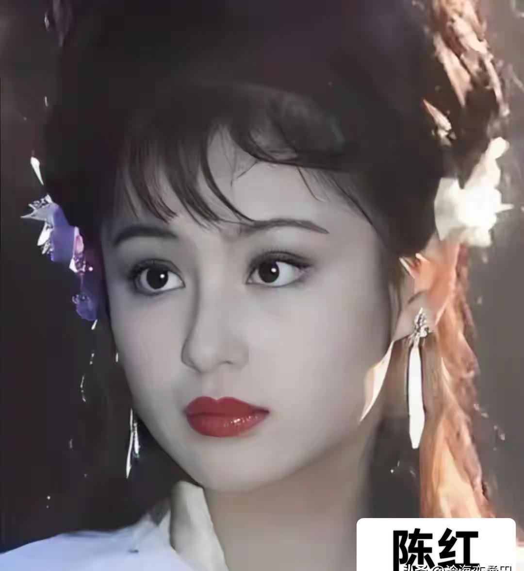 别再说年轻女孩没韵味了。19岁，是造物主最慷慨的时刻。骨相刚成，皮相饱满，神