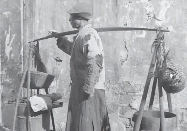 1934年，3000名红军被十倍于己的敌人包围，战士们写下血书，准备慷慨赴义！危