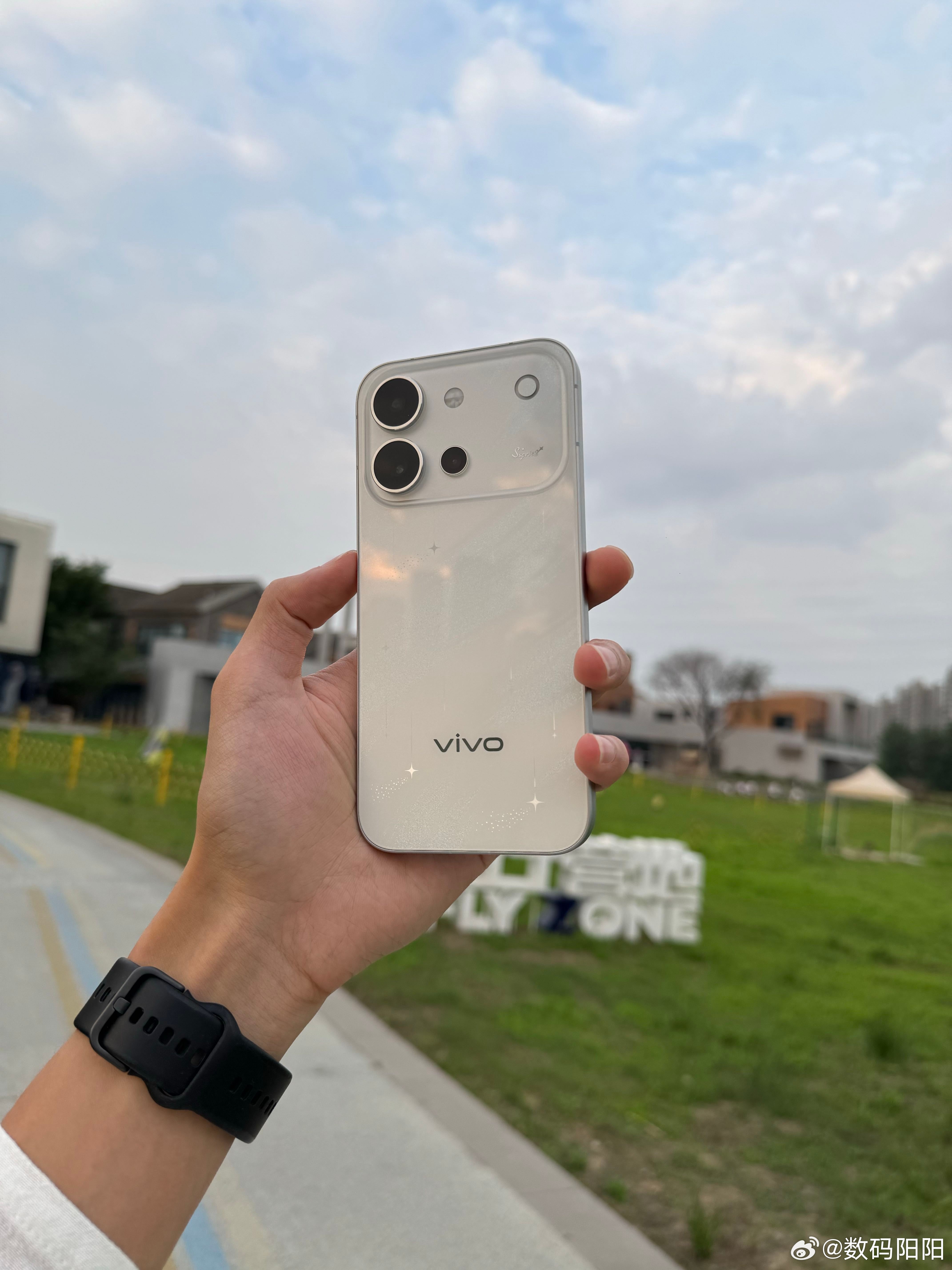 vivoS60上手一周，说说真实体验很多人只看性能说它第三代骁龙8s就不看了，对