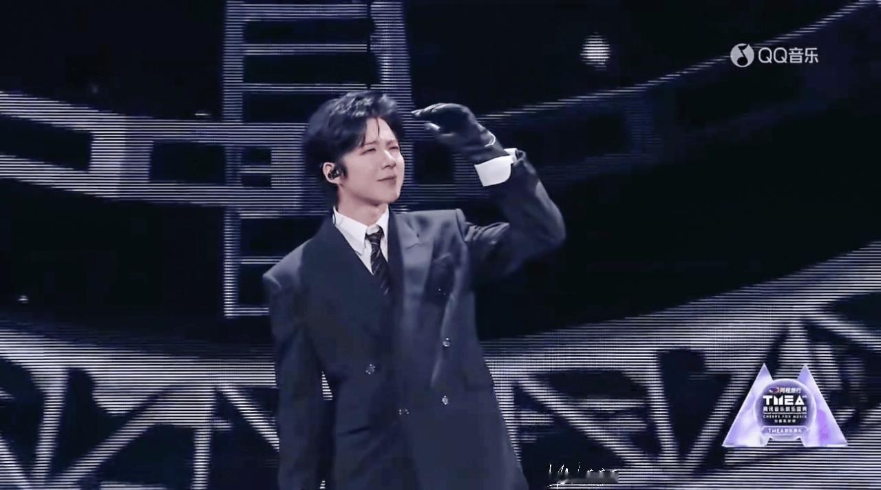 来自上位者的气场与凝视👏👏刘宇宁长靴比我腿长​​​