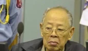 洪森的背刺。众所周知，洪森原是红色高棉的军官，于1977年正式脱离红色高