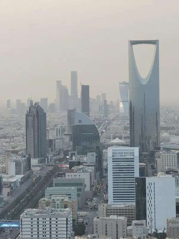 4月6日，半岛电视台报道，沙特将油价上调至创纪录的溢价水平。沙特阿美把5月销往亚