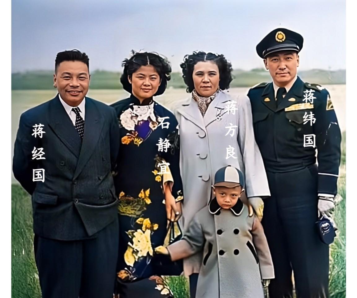 这才是1949年蒋经国一家三口与蒋纬国夫妇在杭州的真实样貌，都看看吧！这可不是演