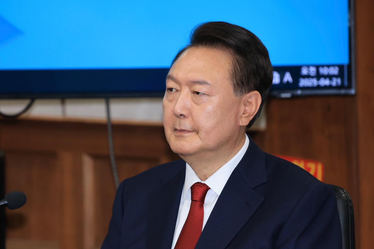 要求尹锡悦退出国民力量党的呼声日益高涨韩国盖洛普受《News1》委托，于14