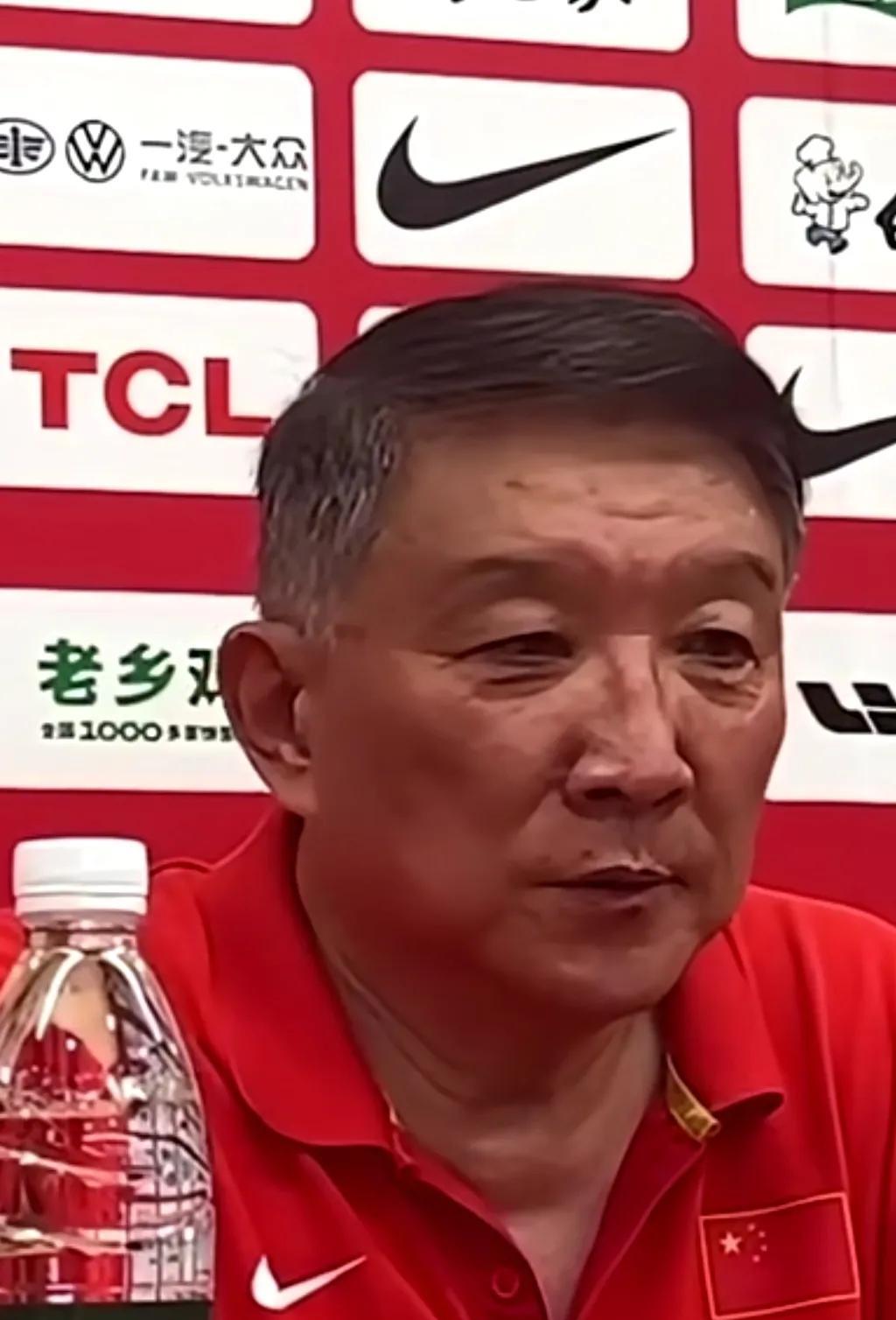 中国女篮与日本队的两场热身赛打完之后，听听宫鲁鸣教练是如何评价张子宇的。他说，