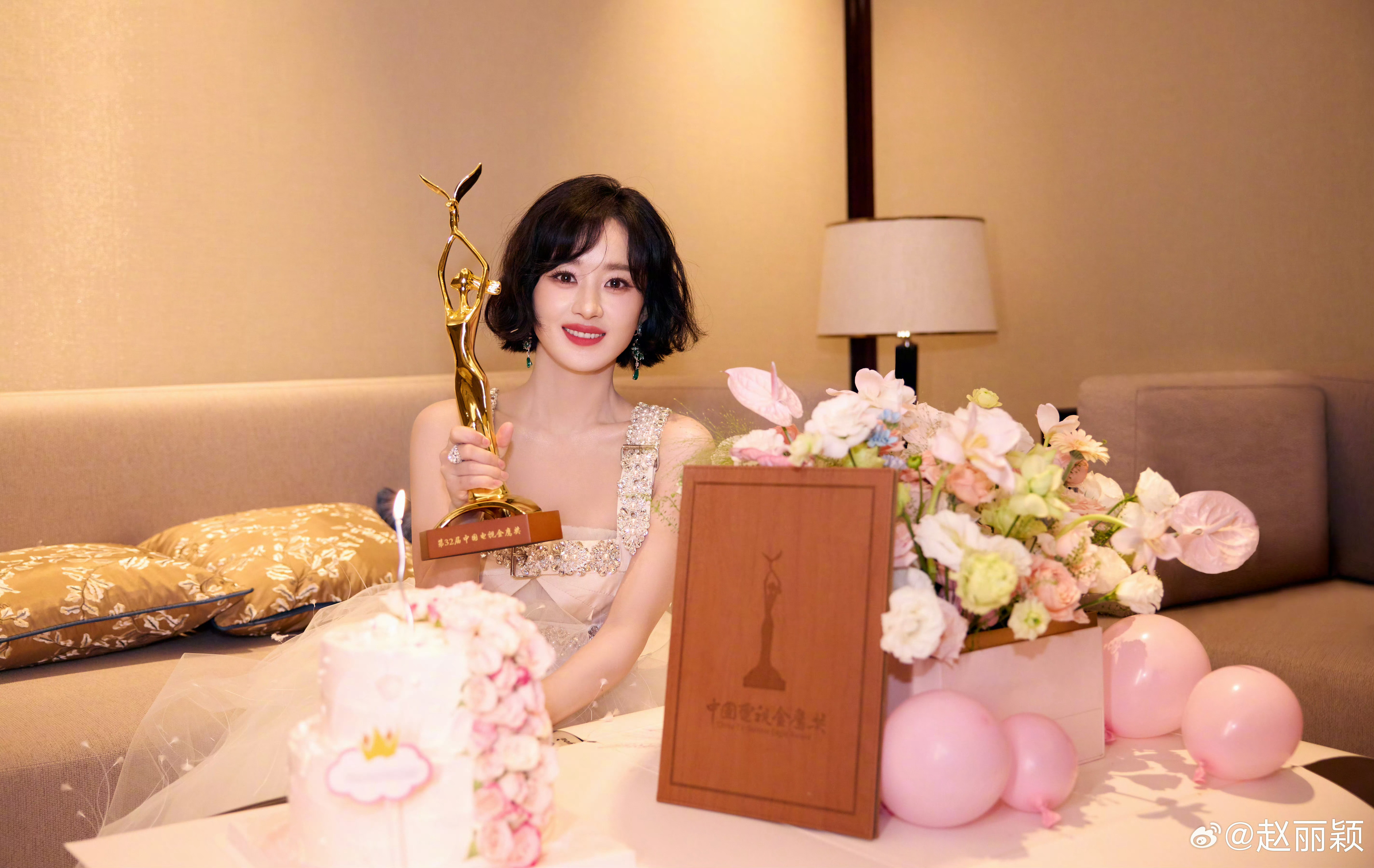 赵丽颖短发留白时刻短发赵丽颖也超美，超喜欢明媚向上的