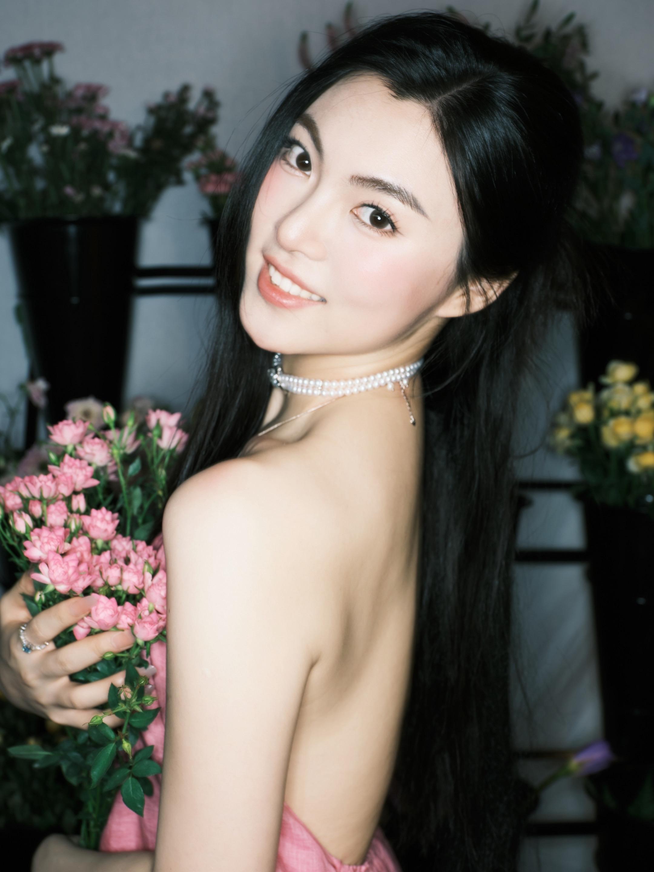 永远明媚 永远自信 狮子座❤️。这个摄影师有点东西 原相机直出 有点法...