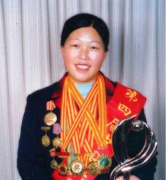 1985年，陕西一父亲逼着19岁的女儿嫁给恩人的儿子，女儿哭闹7天，忽然放弃逃跑
