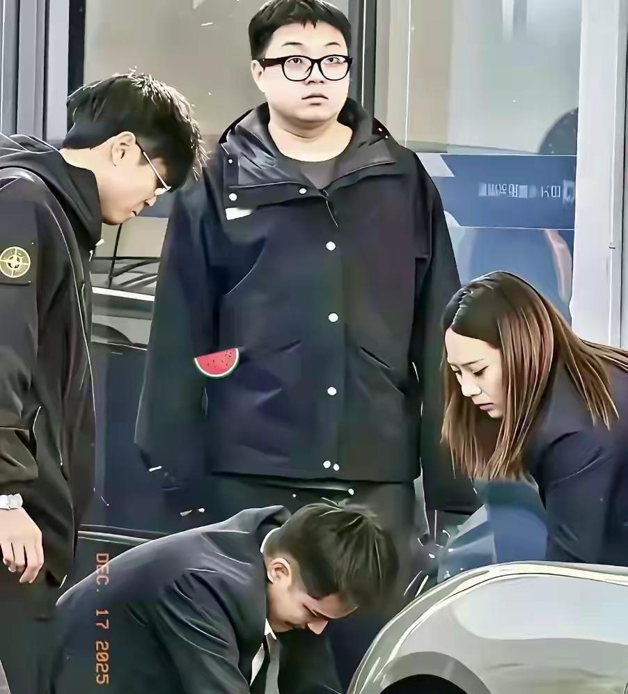 刚提小米汽车，还没开出园区就碾压死了！昨天，杭州交付中心的这场悲剧还在发酵，刚