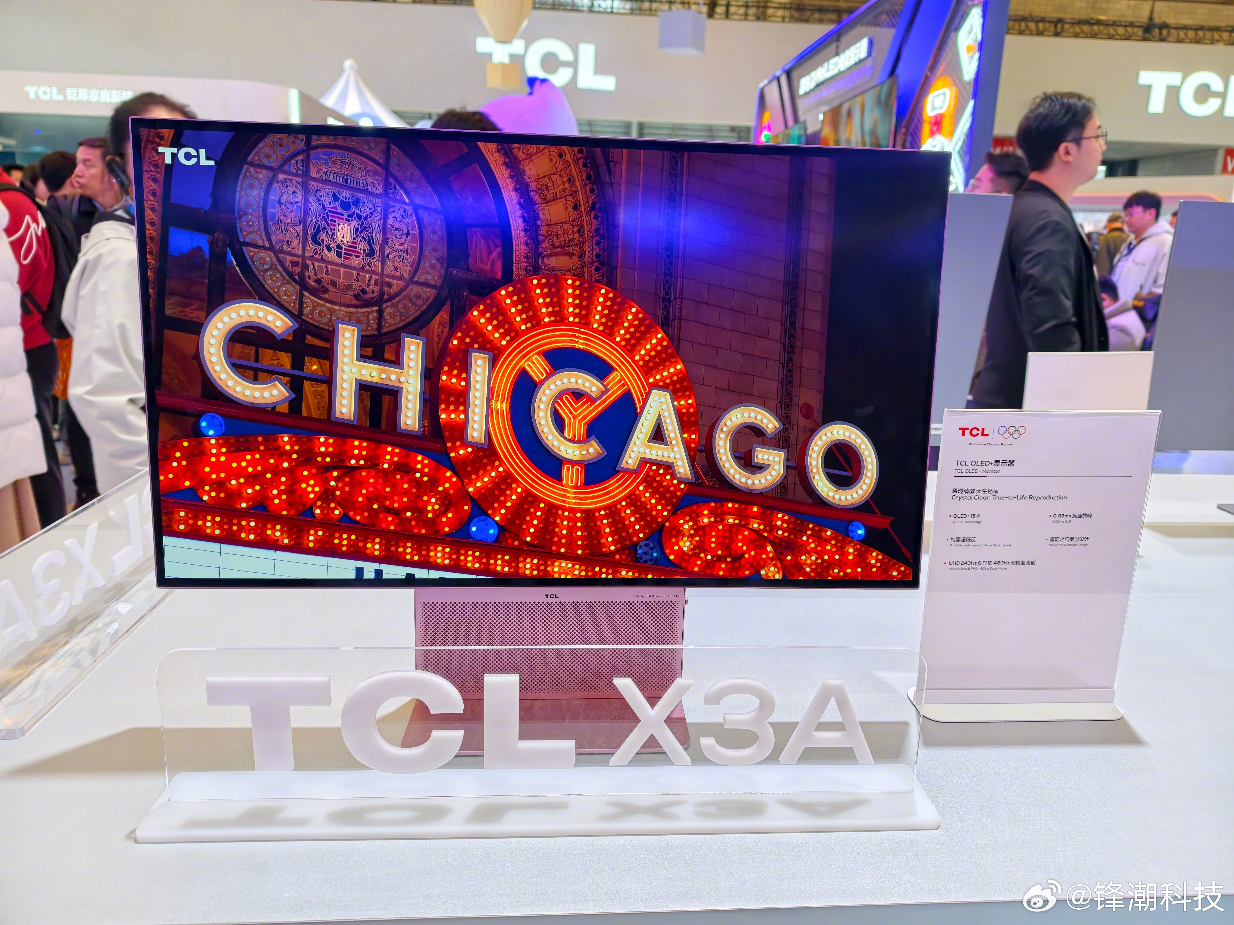 最近热度很高，很多人想入的一款显示器，实拍给你们看看。TCL首款OLED+高端显