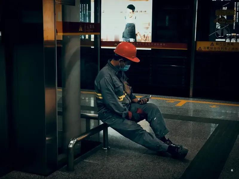 职场真相：辛苦≠加薪职场最现实的真相：老板不会因为你辛苦就给你加薪，只会因