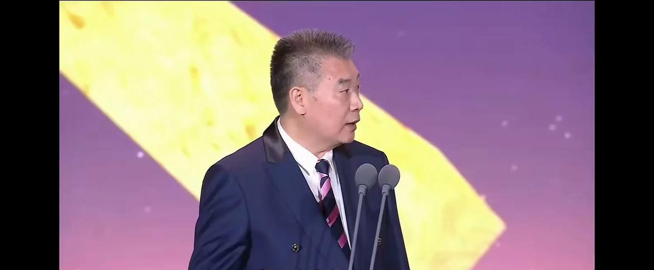 巴黎奥运会女单那场比赛为啥集体黑脸？似乎李隼给出了答案。7月18日，李隼代表国