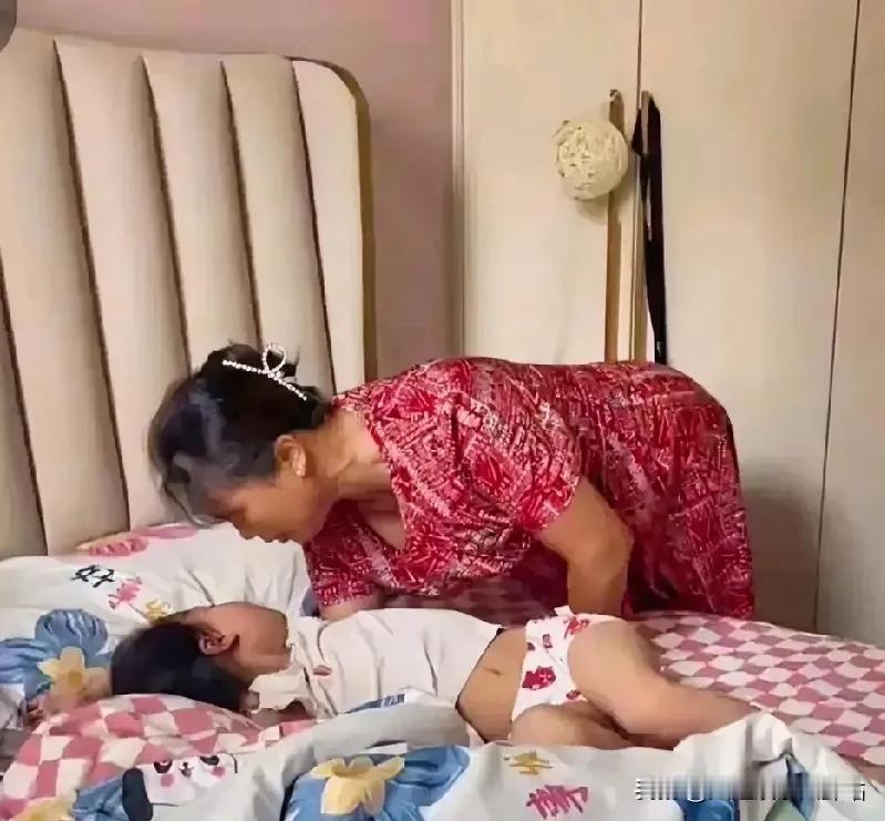 老公把婆婆接来给我们带孩子，一个月后来我才发现。没有养老金的婆婆真善良，婆