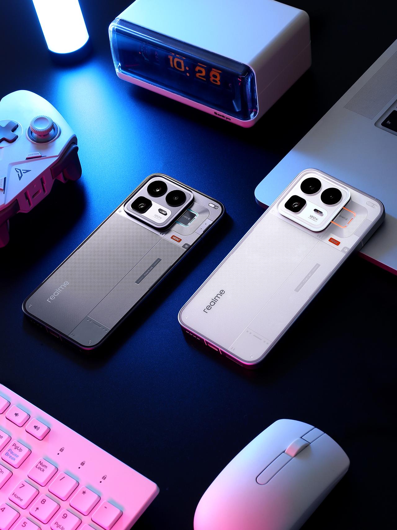 全新的真我Neo8外观正式亮相，潮玩电竞与越级，继续满载。这一代的Neo8融合