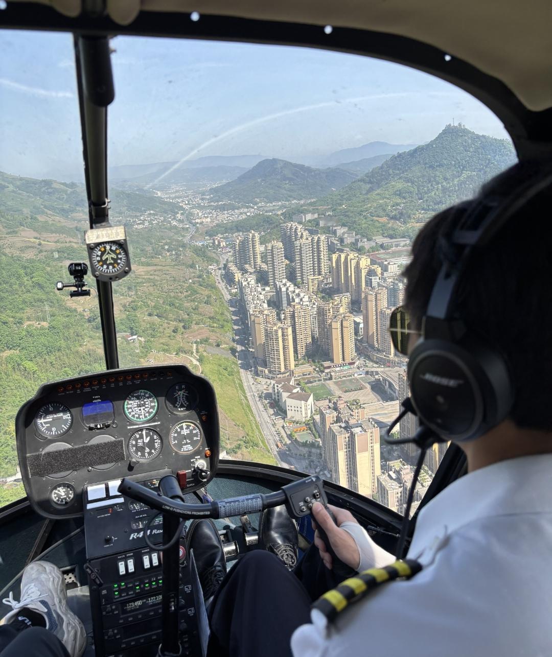 飞行员“包养”女大学生12年，反目后控告被“诈骗”700多万，女方获刑12年