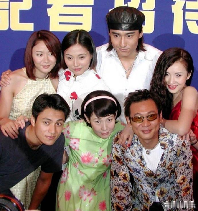 20年过来了，依旧没人敢翻拍《粉红女郎》，这是当时演员的无修发布会状态