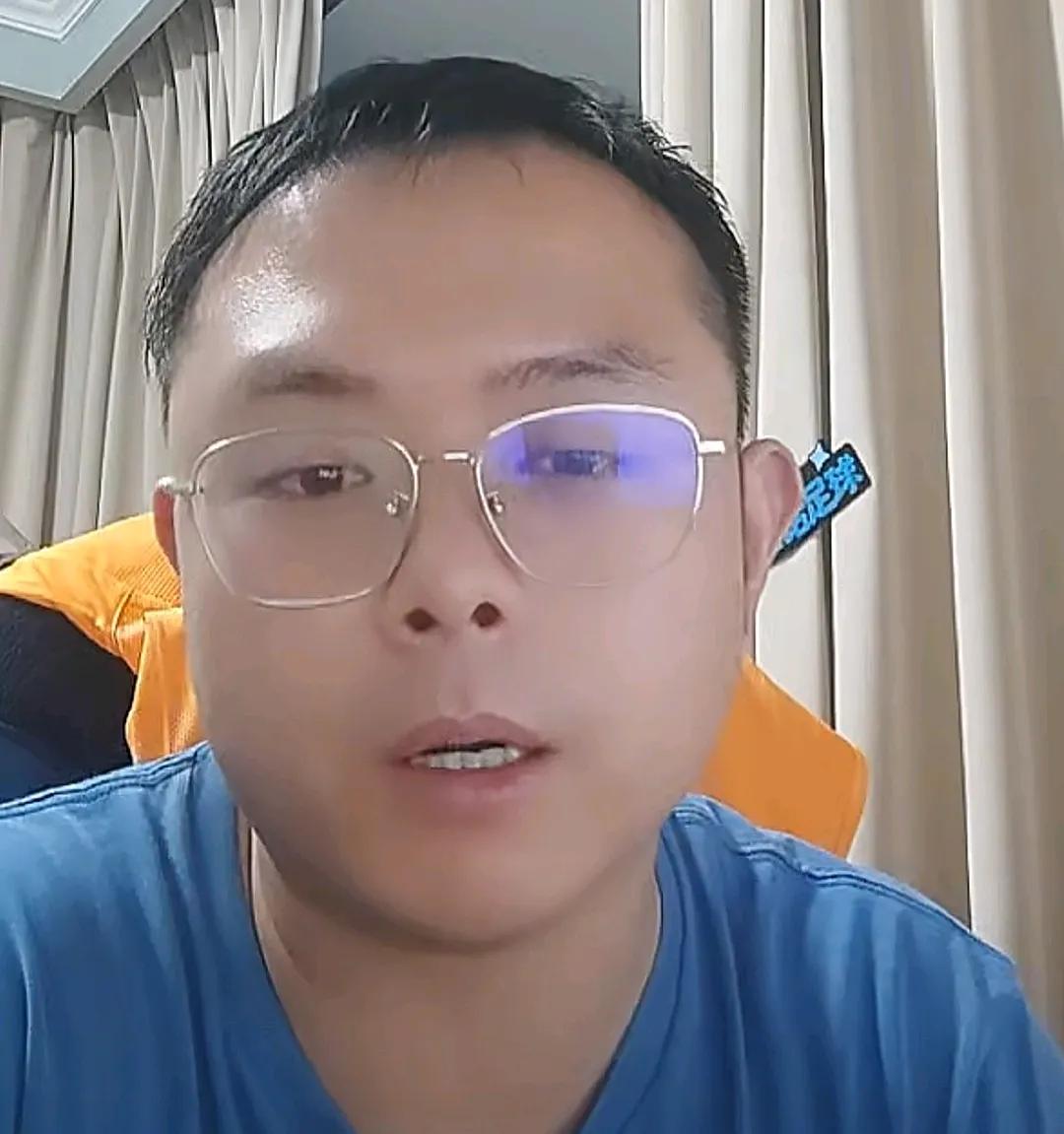 媒体人苗原认为上海申花应该考虑换帅了。苗原在直播间表示，上海申花之所以面临着无